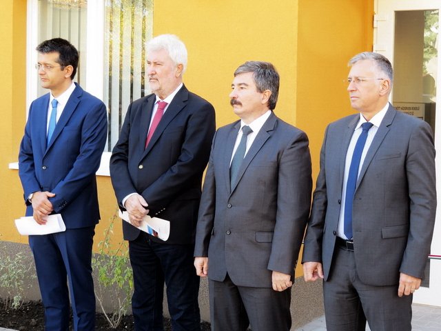 Átadták a felújított felnőtt háziorvosi rendelőt 05